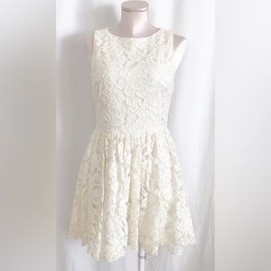 alice+Olivia  sleeveless fit and flare Floral lace dress, ivory, size 8